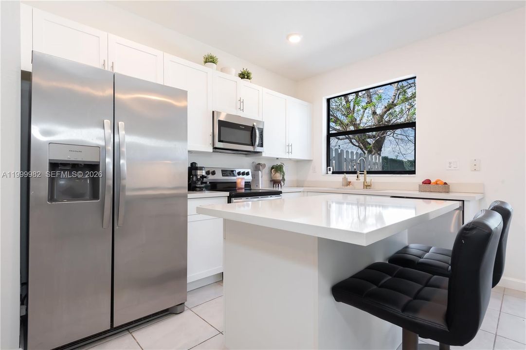 For Sale: $445,000 (3 beds, 3 baths, 1328 Square Feet)