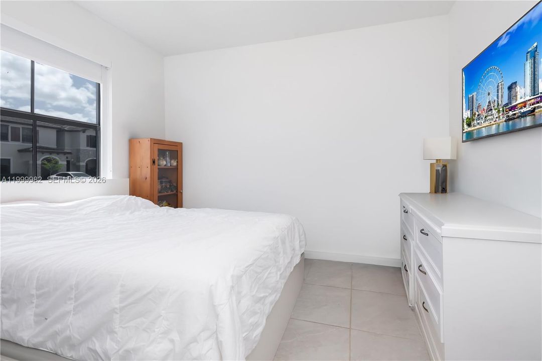 For Sale: $445,000 (3 beds, 3 baths, 1328 Square Feet)
