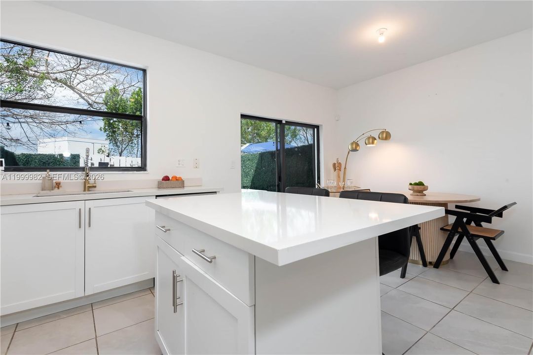 For Sale: $445,000 (3 beds, 3 baths, 1328 Square Feet)