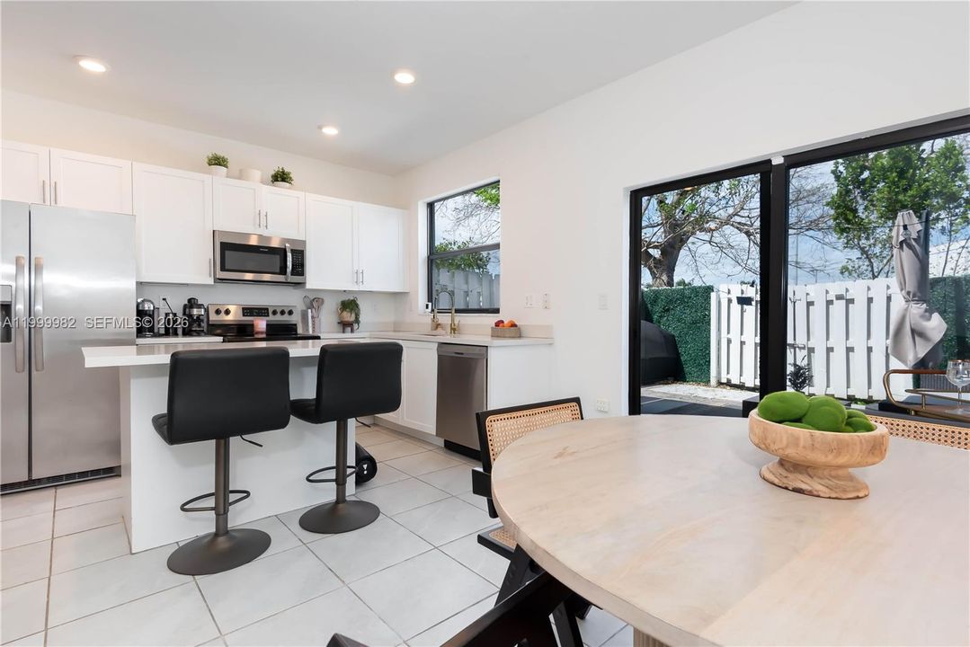 For Sale: $445,000 (3 beds, 3 baths, 1328 Square Feet)