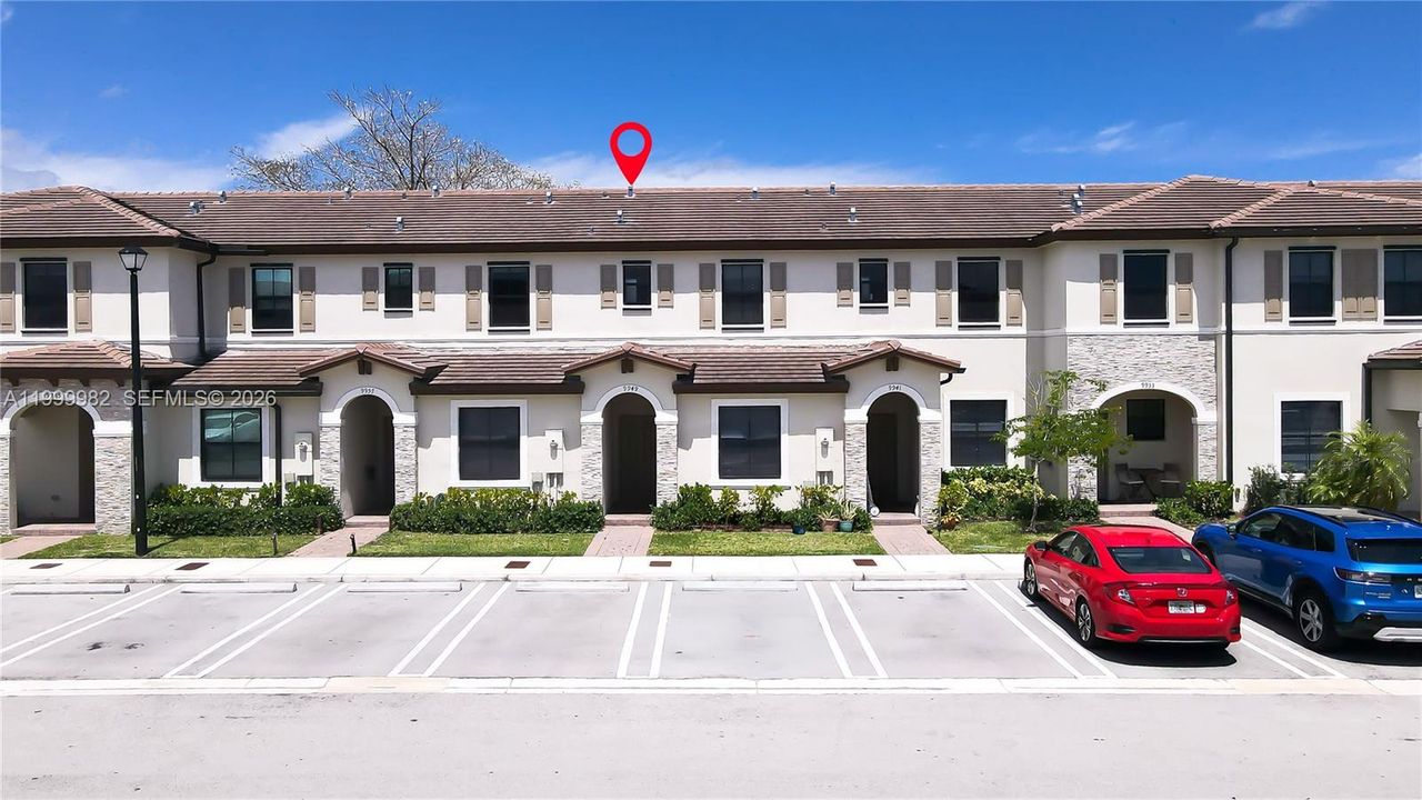 For Sale: $445,000 (3 beds, 3 baths, 1328 Square Feet)