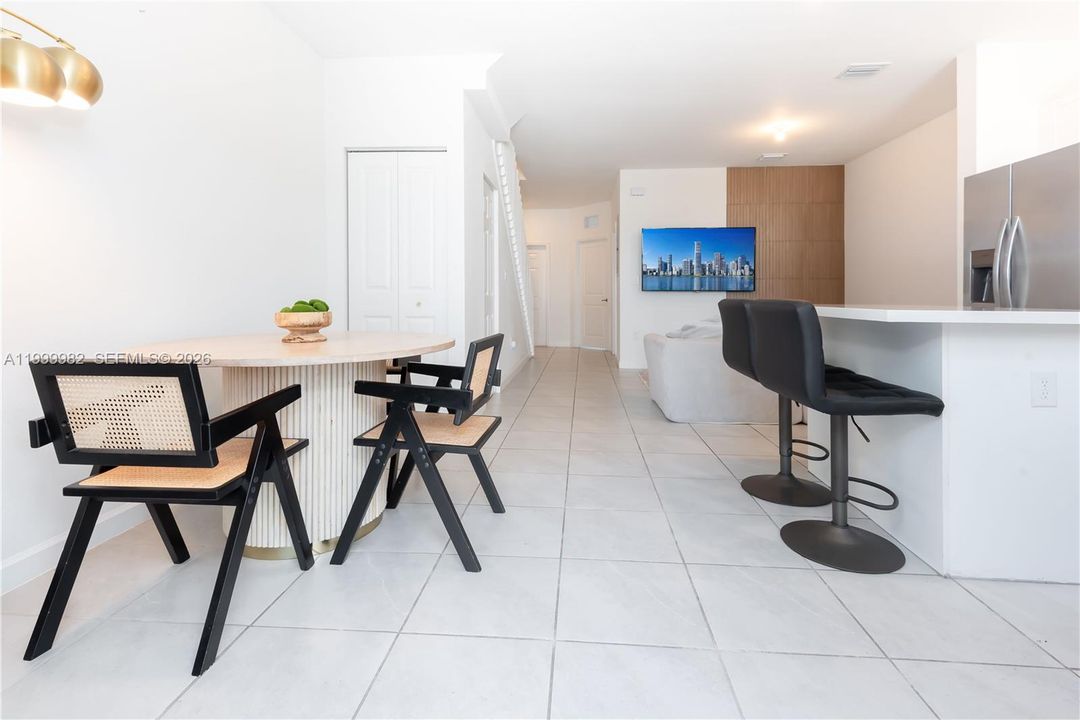 For Sale: $445,000 (3 beds, 3 baths, 1328 Square Feet)