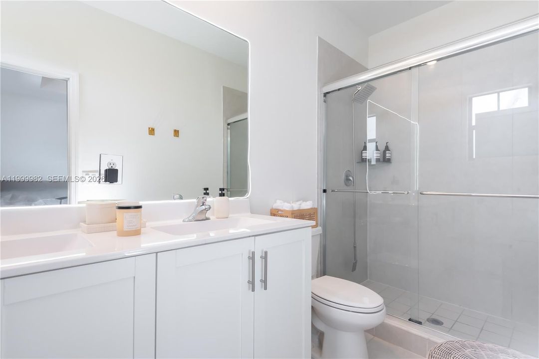 For Sale: $445,000 (3 beds, 3 baths, 1328 Square Feet)