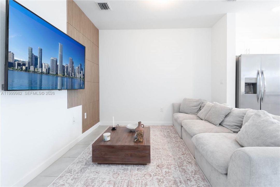 For Sale: $445,000 (3 beds, 3 baths, 1328 Square Feet)