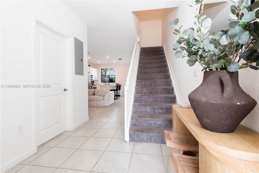 For Sale: $445,000 (3 beds, 3 baths, 1328 Square Feet)