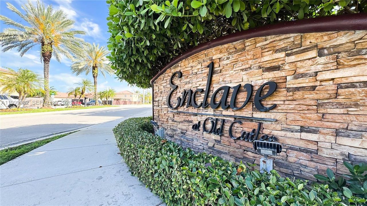For Sale: $445,000 (3 beds, 3 baths, 1328 Square Feet)