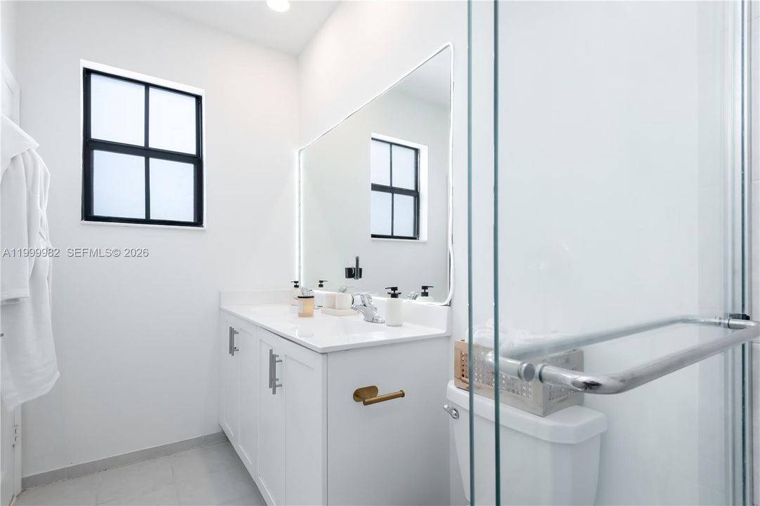For Sale: $445,000 (3 beds, 3 baths, 1328 Square Feet)