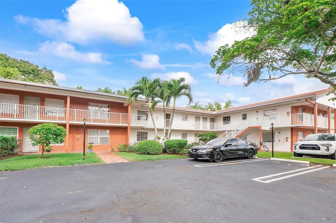 For Sale: $179,000 (2 beds, 2 baths, 1167 Square Feet)