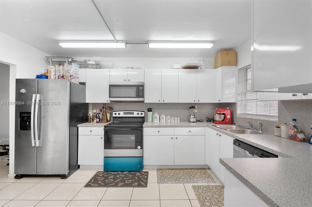For Sale: $179,000 (2 beds, 2 baths, 1167 Square Feet)
