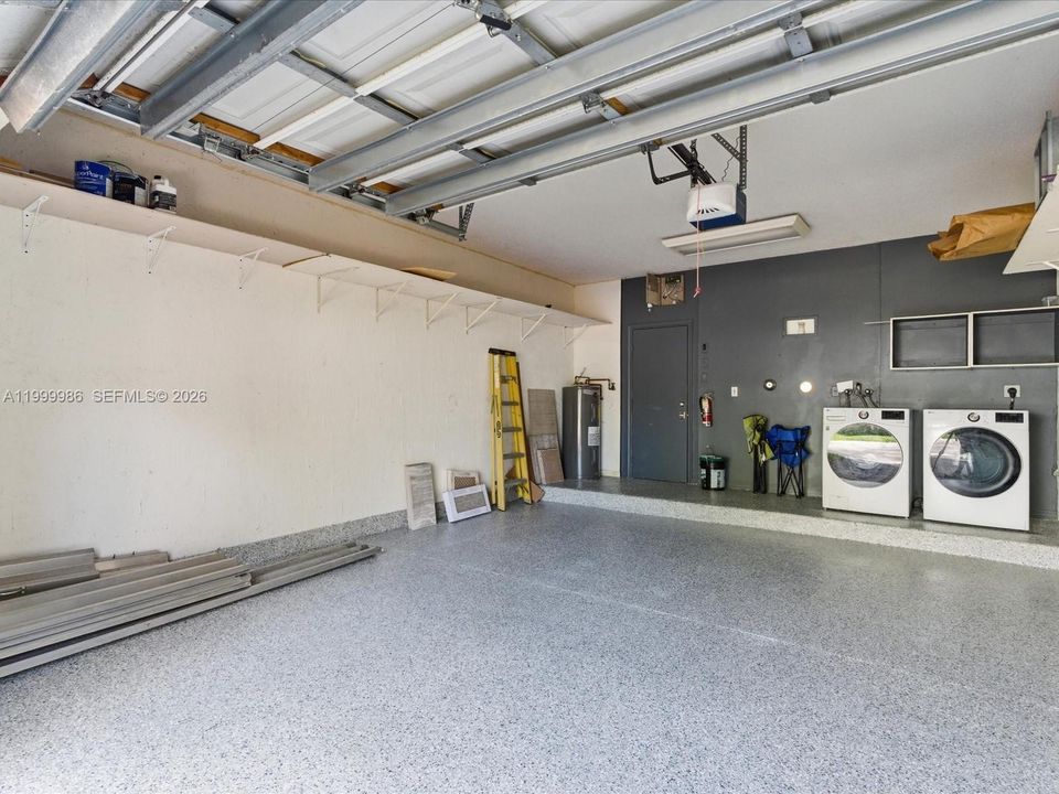 Activo con contrato: $3,900 (4 camas, 2 baños, 1728 Pies cuadrados)