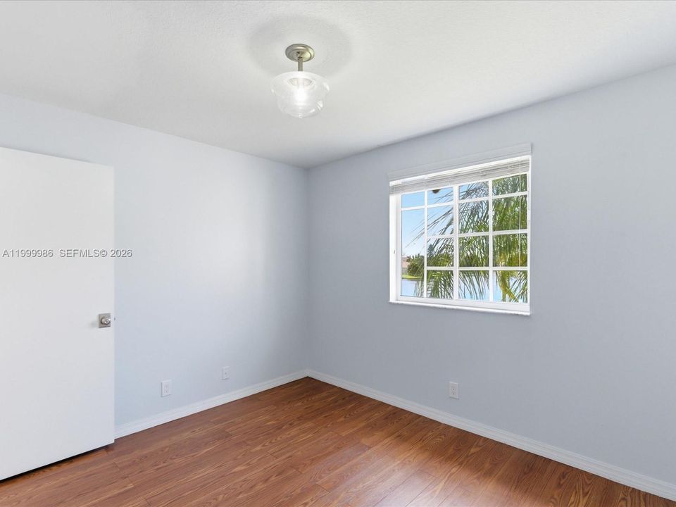 Activo con contrato: $3,900 (4 camas, 2 baños, 1728 Pies cuadrados)