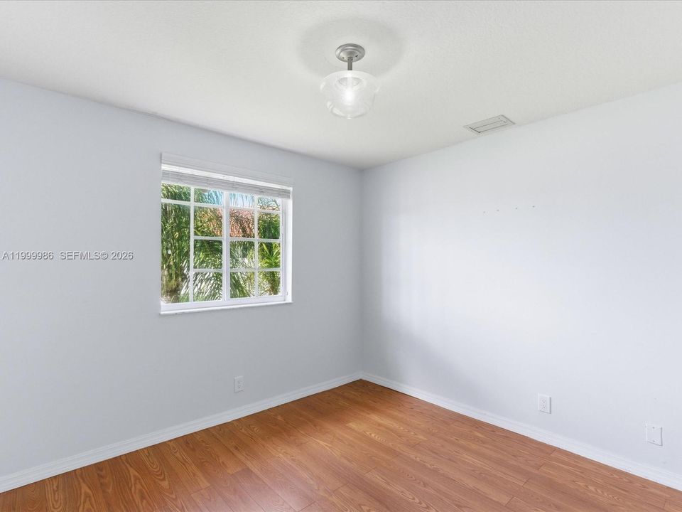 Activo con contrato: $3,900 (4 camas, 2 baños, 1728 Pies cuadrados)