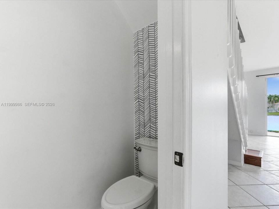 Activo con contrato: $3,900 (4 camas, 2 baños, 1728 Pies cuadrados)