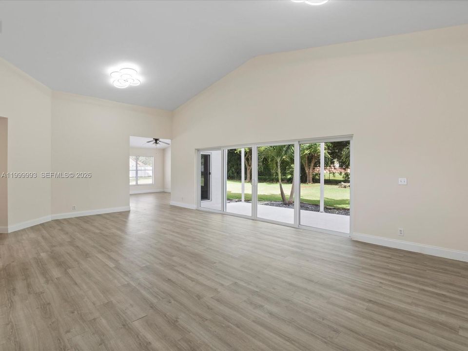 Recientemente alquilado: $4,980 (4 camas, 2 baños, 2298 Pies cuadrados)