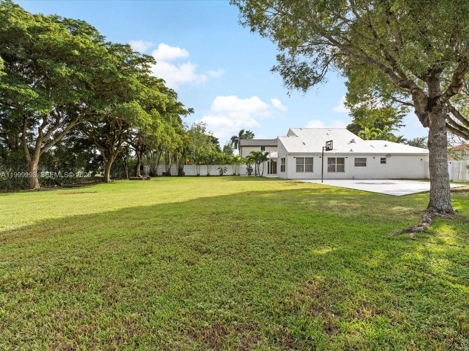 Recientemente alquilado: $4,980 (4 camas, 2 baños, 2298 Pies cuadrados)