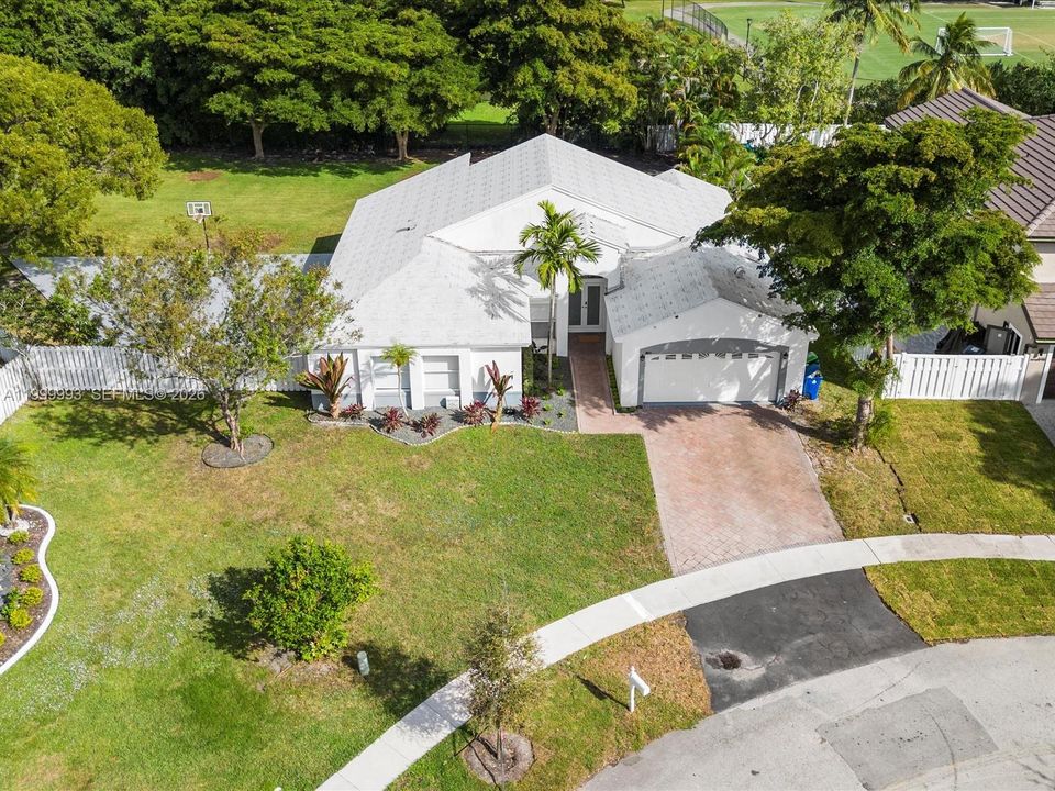 Recientemente alquilado: $4,980 (4 camas, 2 baños, 2298 Pies cuadrados)