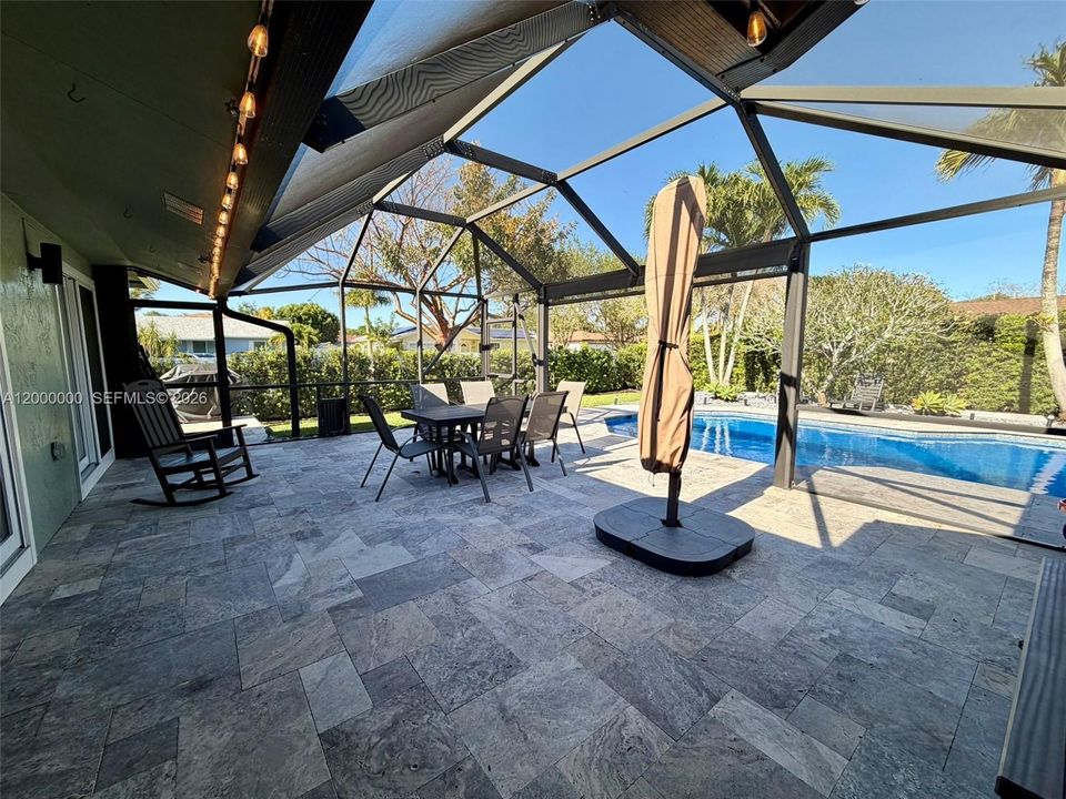 En Renta: $5,599 (3 camas, 2 baños, 1800 Pies cuadrados)