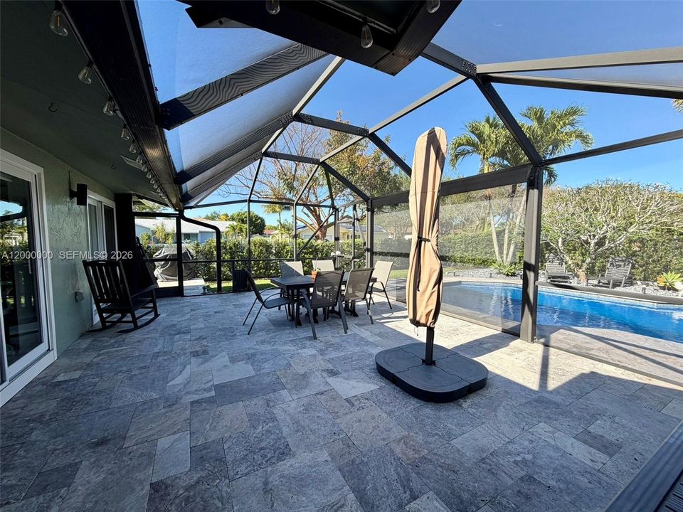 En Renta: $5,599 (3 camas, 2 baños, 1800 Pies cuadrados)