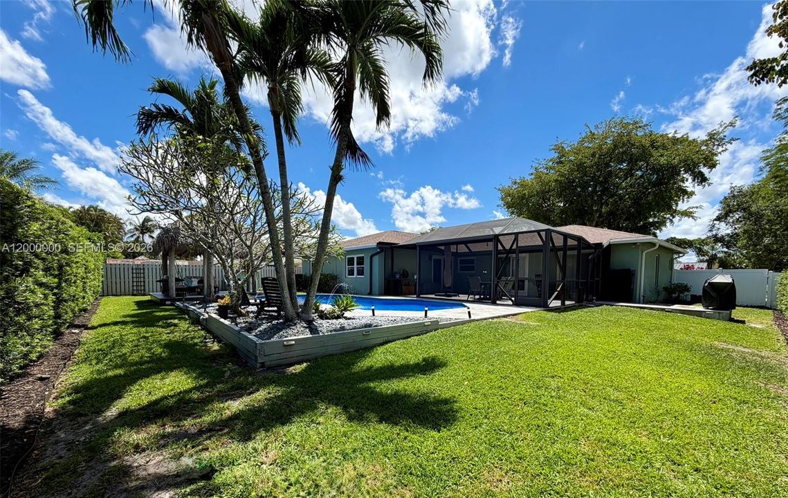 En Renta: $5,599 (3 camas, 2 baños, 1800 Pies cuadrados)