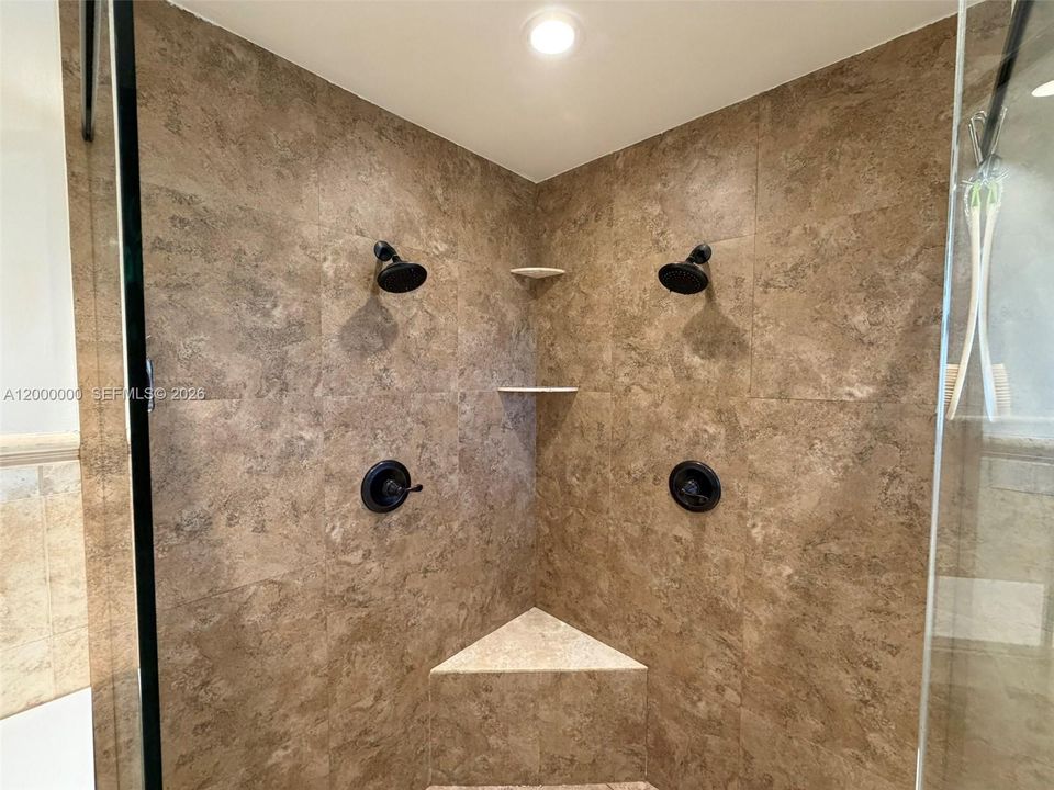 En Renta: $5,599 (3 camas, 2 baños, 1800 Pies cuadrados)