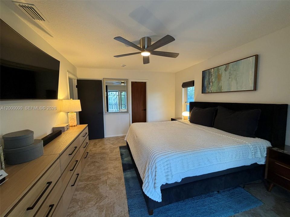 En Renta: $5,599 (3 camas, 2 baños, 1800 Pies cuadrados)