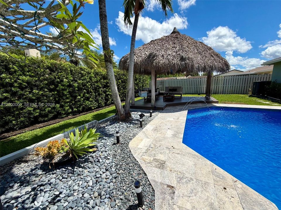 En Renta: $5,599 (3 camas, 2 baños, 1800 Pies cuadrados)