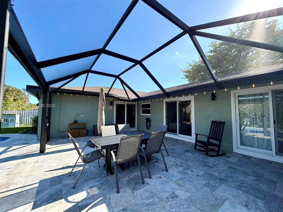 En Renta: $5,599 (3 camas, 2 baños, 1800 Pies cuadrados)