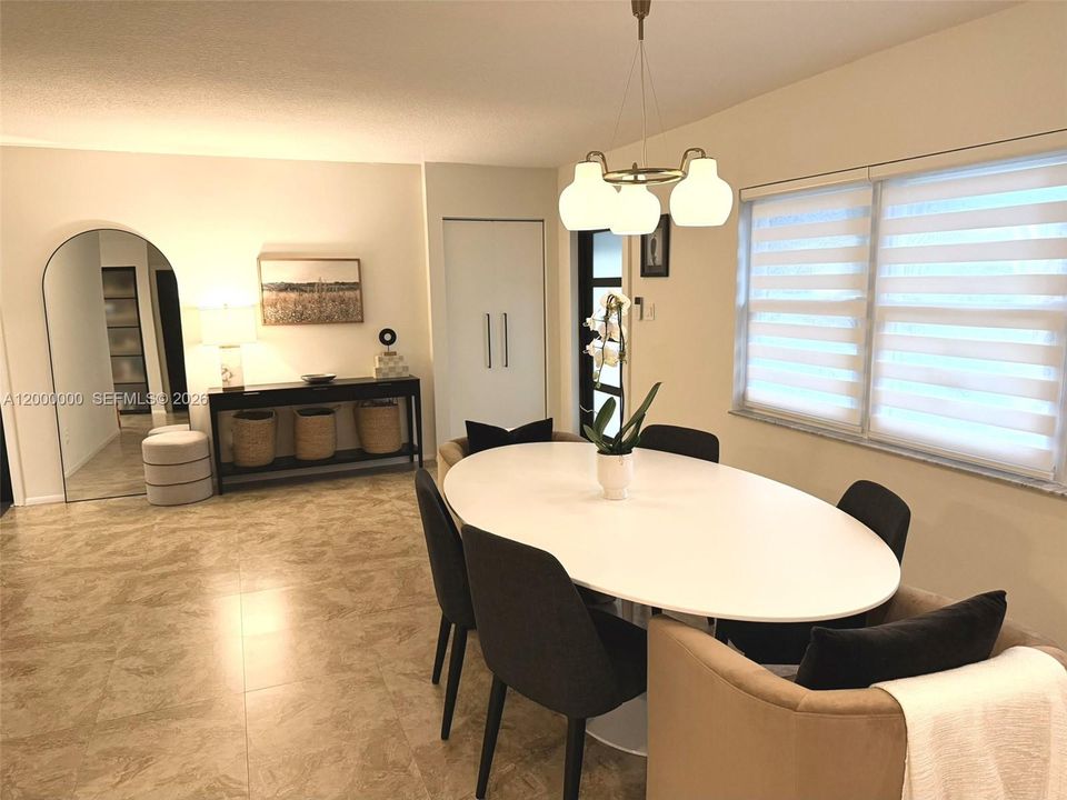 En Renta: $5,599 (3 camas, 2 baños, 1800 Pies cuadrados)
