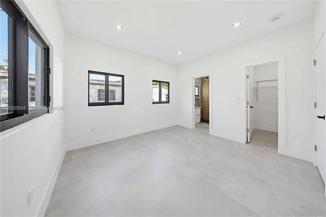 For Sale: $599,500 (3 beds, 2 baths, 1093 Square Feet)