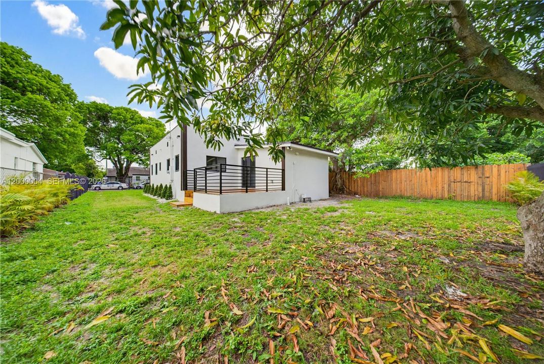 For Sale: $599,500 (3 beds, 2 baths, 1093 Square Feet)