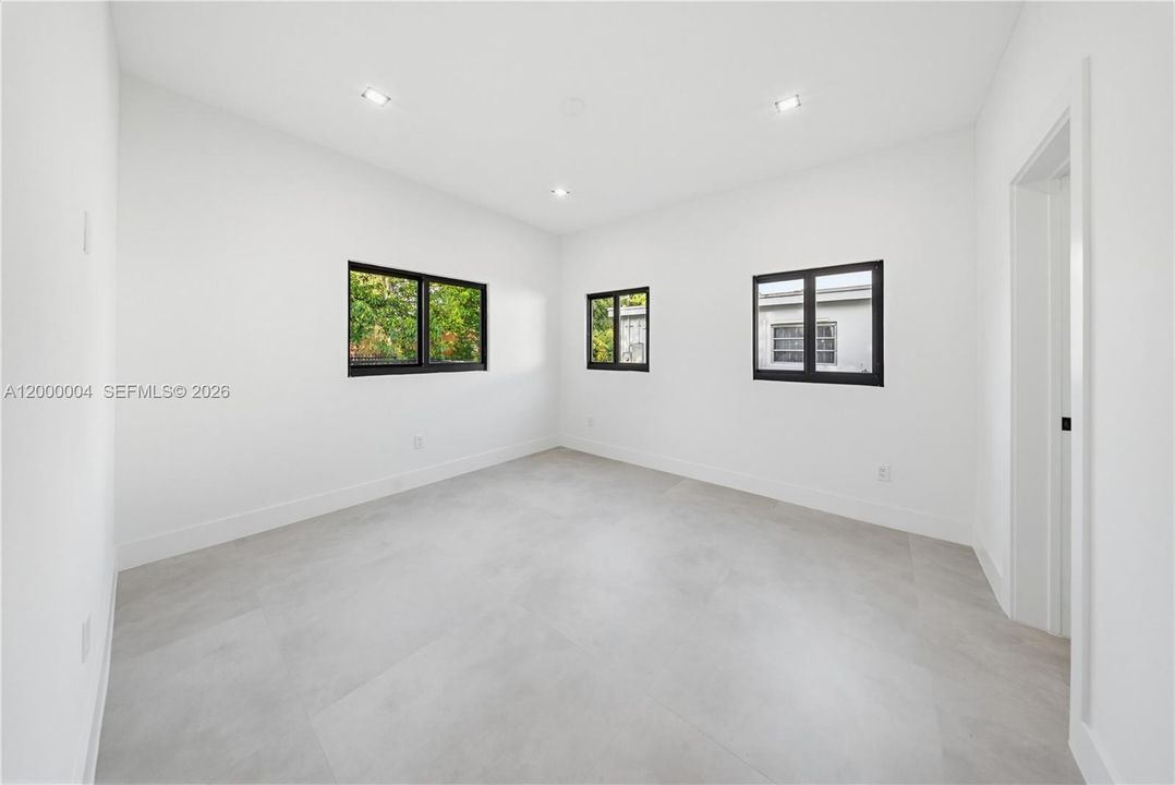 For Sale: $599,500 (3 beds, 2 baths, 1093 Square Feet)