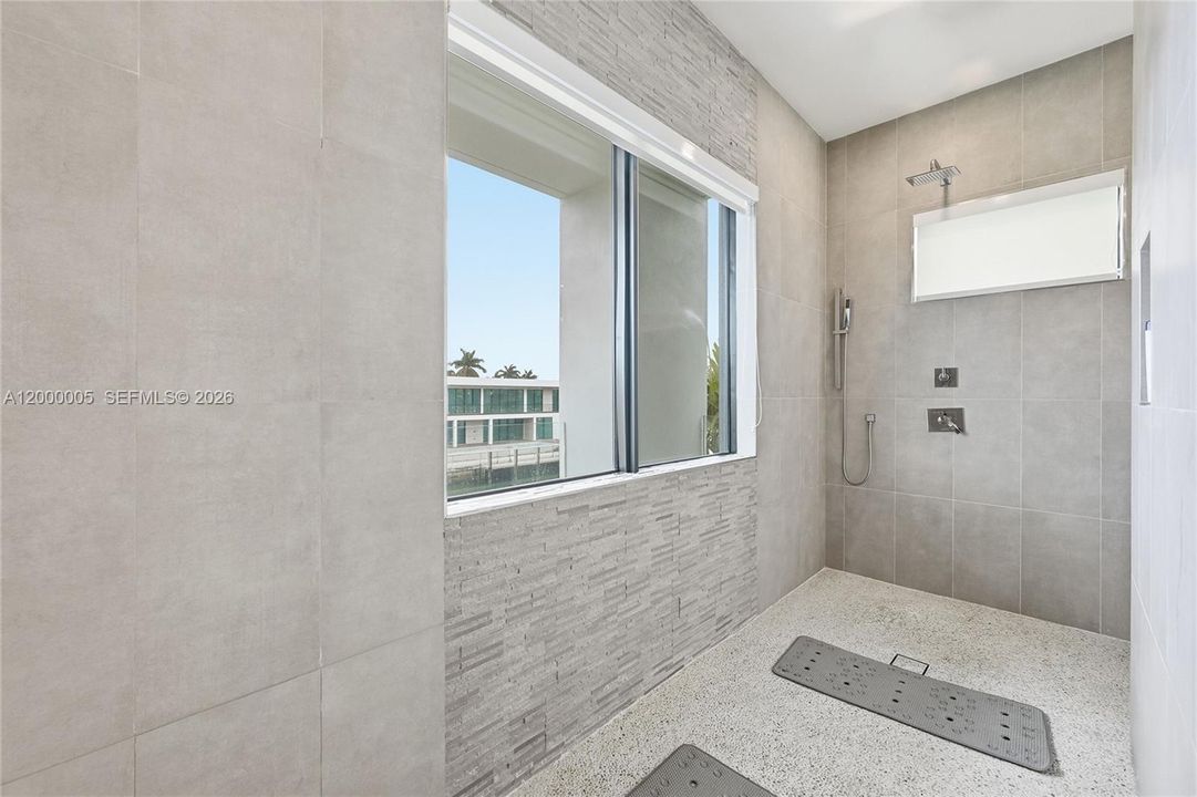 En Renta: $50,000 (5 camas, 6 baños, 4759 Pies cuadrados)