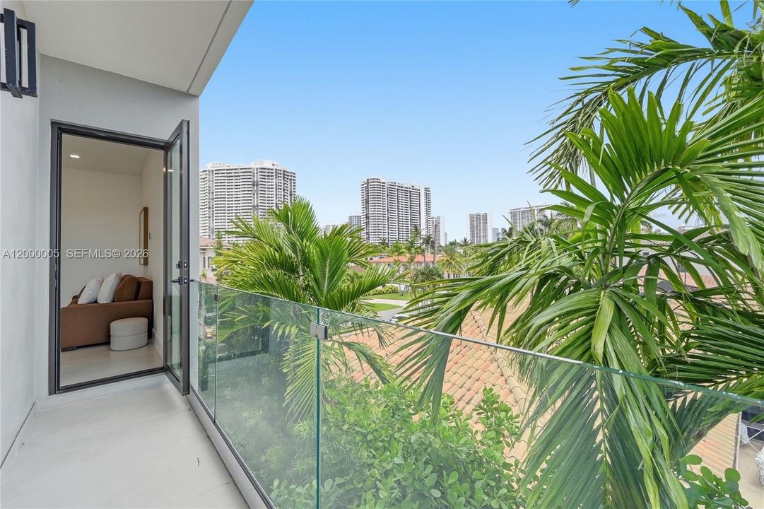 En Renta: $50,000 (5 camas, 6 baños, 4759 Pies cuadrados)