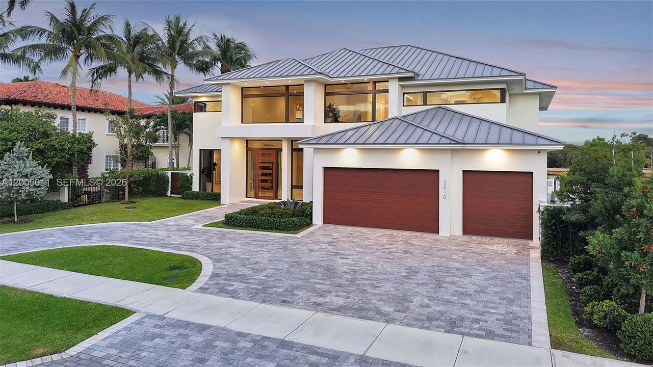 For Sale: $10,495,000 (5 beds, 6 baths, 4991 Square Feet)