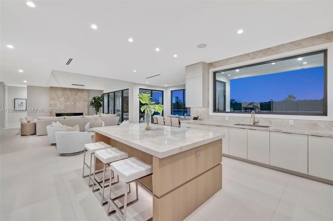 For Sale: $10,495,000 (5 beds, 6 baths, 4991 Square Feet)