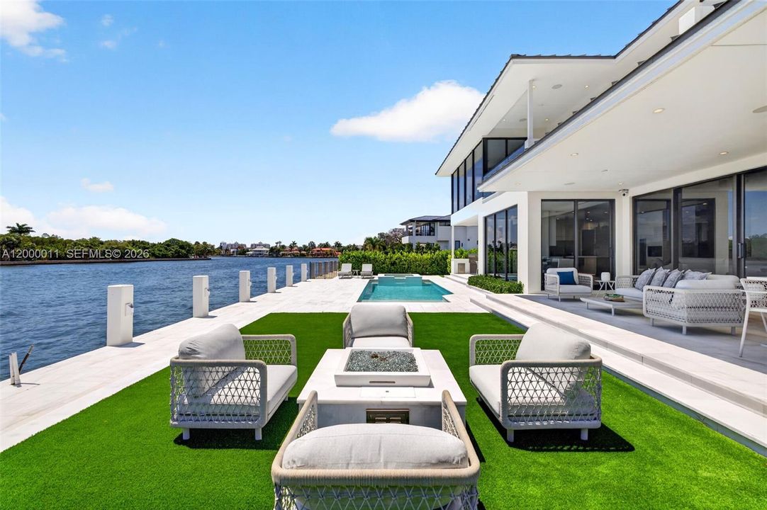 For Sale: $10,495,000 (5 beds, 6 baths, 4991 Square Feet)