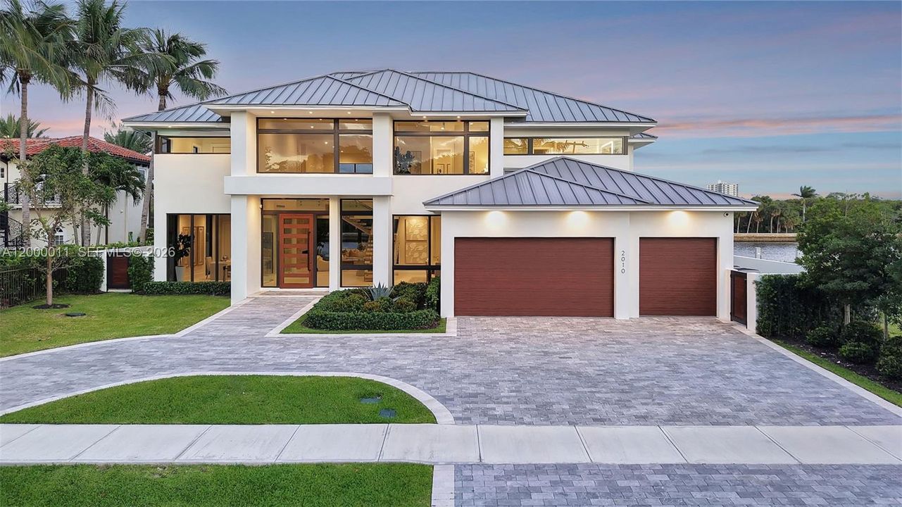 For Sale: $10,495,000 (5 beds, 6 baths, 4991 Square Feet)