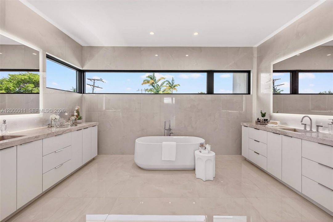 For Sale: $10,495,000 (5 beds, 6 baths, 4991 Square Feet)