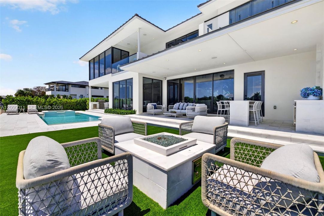 For Sale: $10,495,000 (5 beds, 6 baths, 4991 Square Feet)