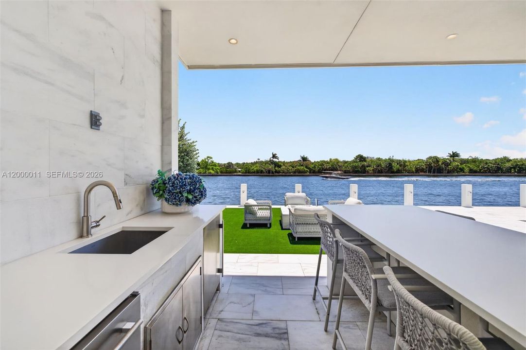For Sale: $10,495,000 (5 beds, 6 baths, 4991 Square Feet)