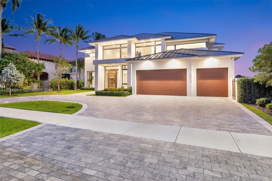 For Sale: $10,495,000 (5 beds, 6 baths, 4991 Square Feet)