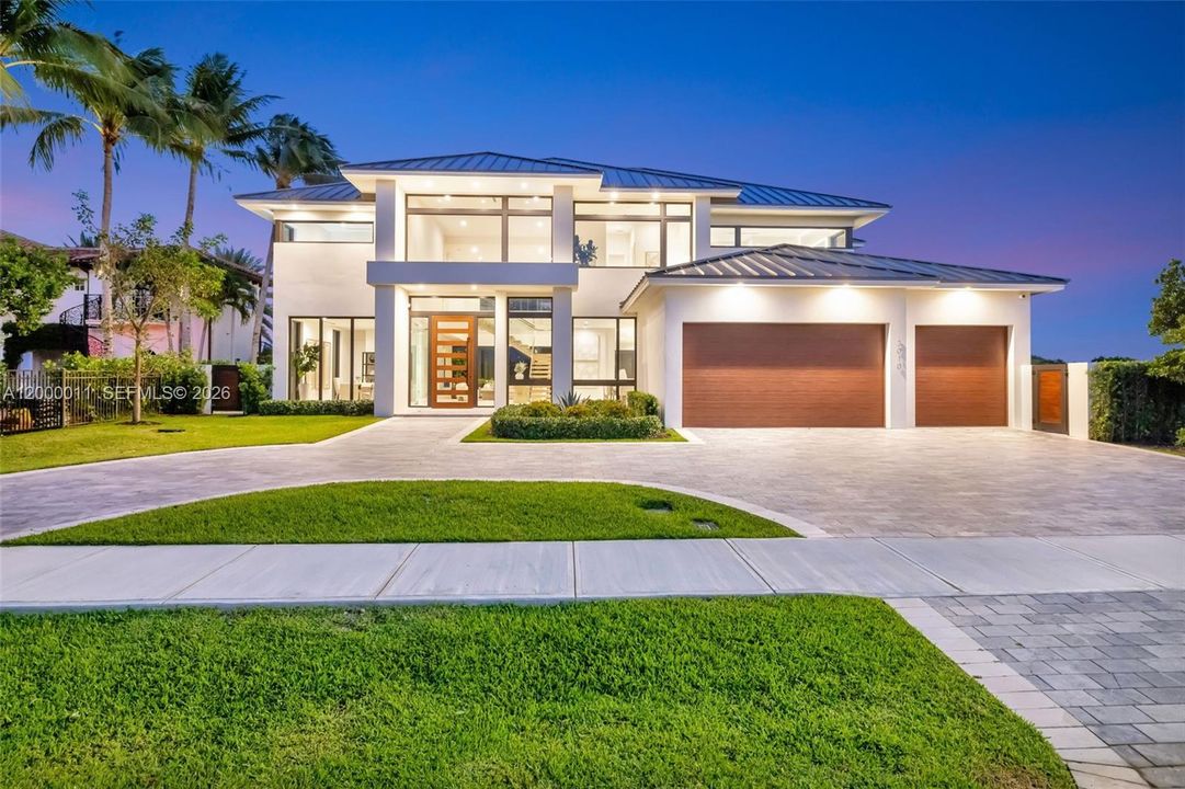 For Sale: $10,495,000 (5 beds, 6 baths, 4991 Square Feet)