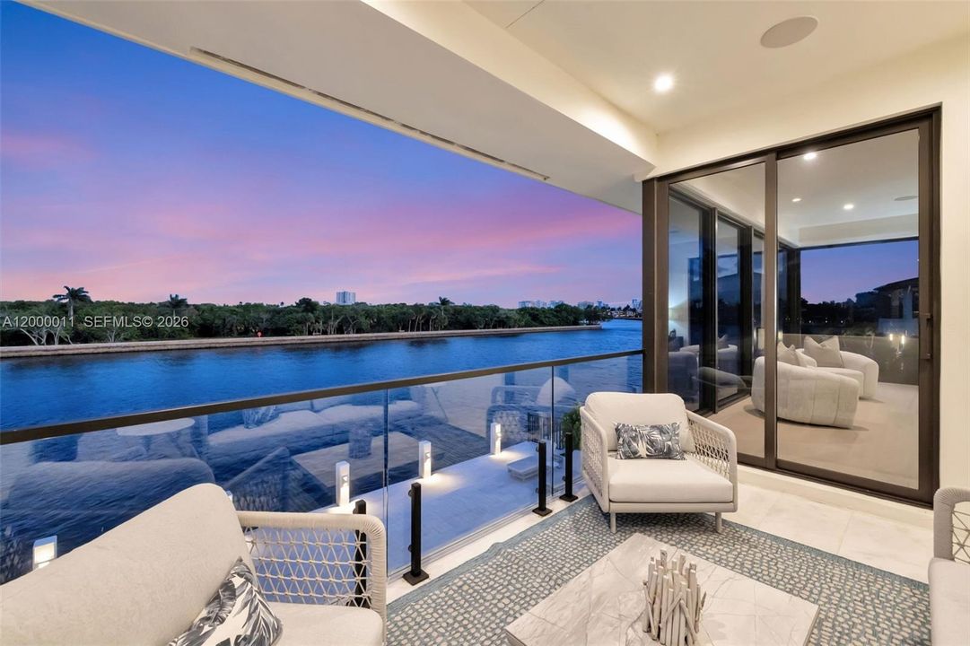 For Sale: $10,495,000 (5 beds, 6 baths, 4991 Square Feet)
