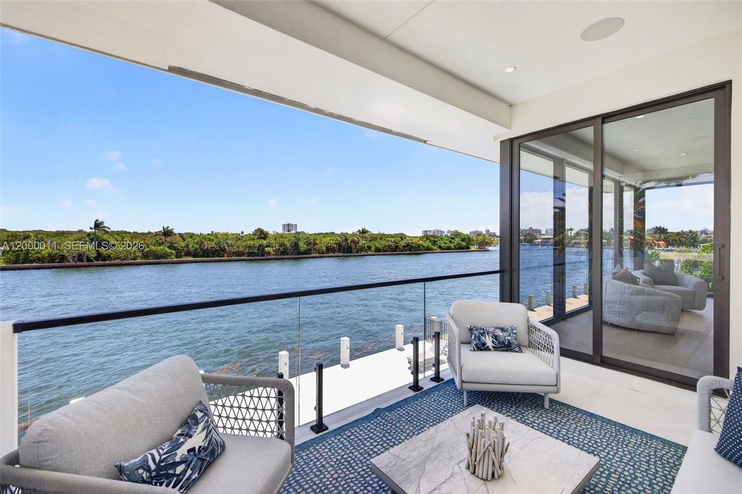 For Sale: $10,495,000 (5 beds, 6 baths, 4991 Square Feet)