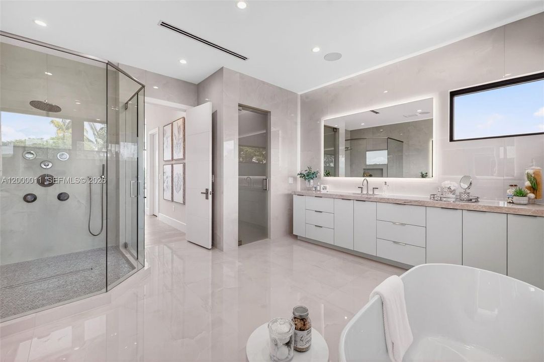 For Sale: $10,495,000 (5 beds, 6 baths, 4991 Square Feet)