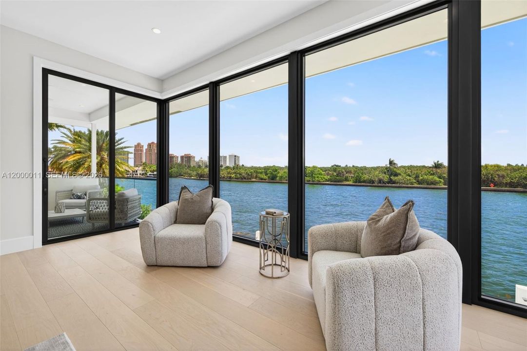 For Sale: $10,495,000 (5 beds, 6 baths, 4991 Square Feet)