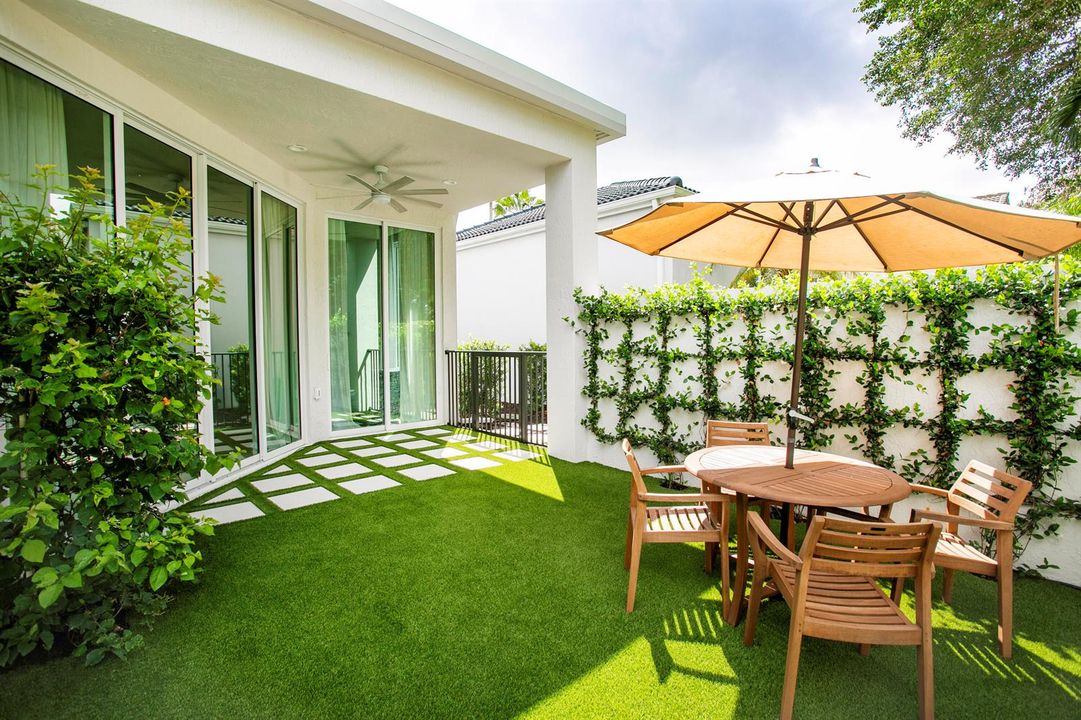 PRIVATE BACKYARD OASIS