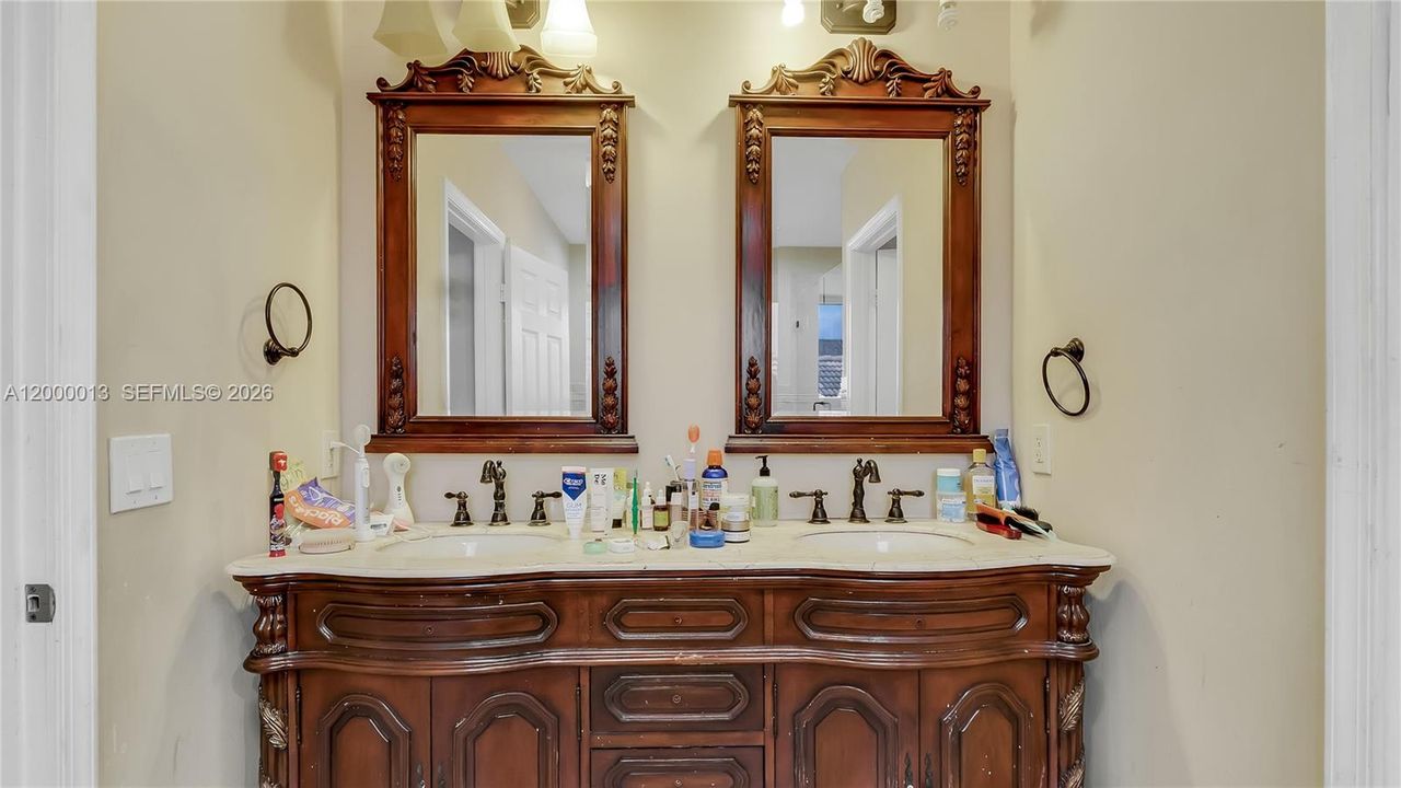 Recently Sold: $619,000 (4 beds, 2 baths, 2106 Square Feet)