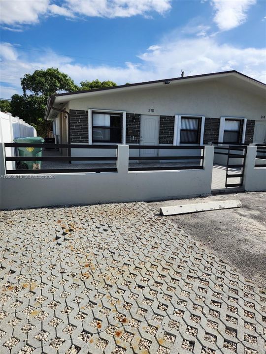 Active With Contract: $2,750 (3 beds, 2 baths, 2174 Square Feet)