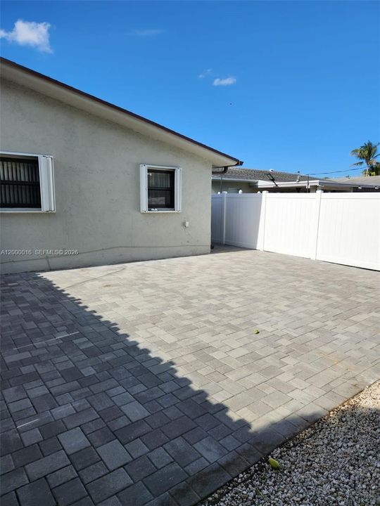 Active With Contract: $2,750 (3 beds, 2 baths, 2174 Square Feet)